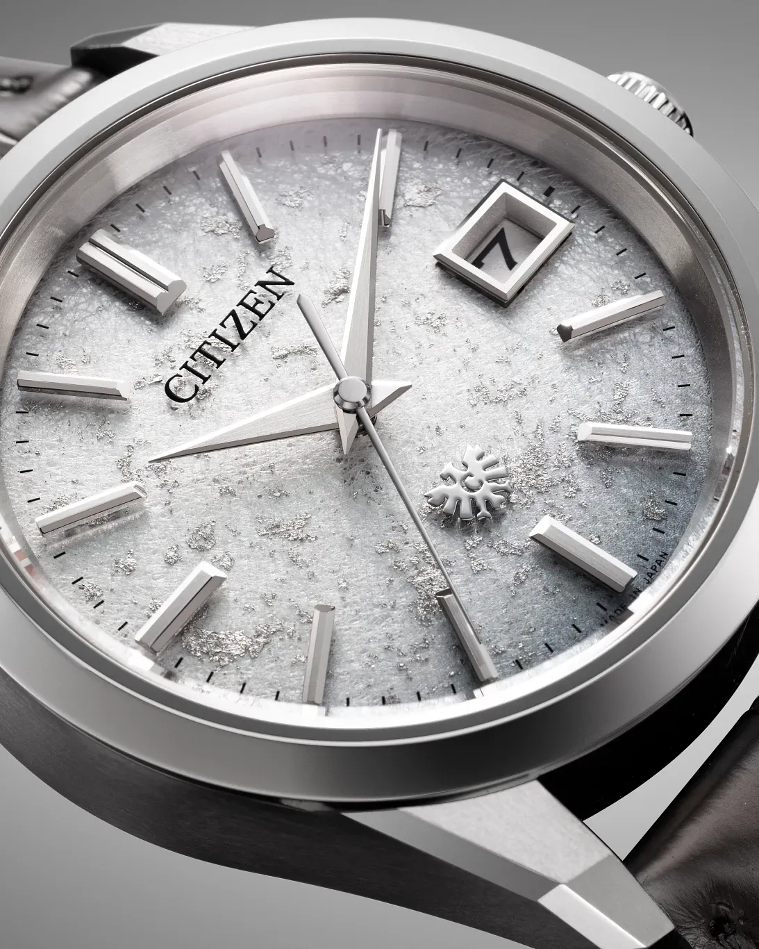 The CITIZEN White Dial Crocodile Strap AQ4100-22A | CITIZEN